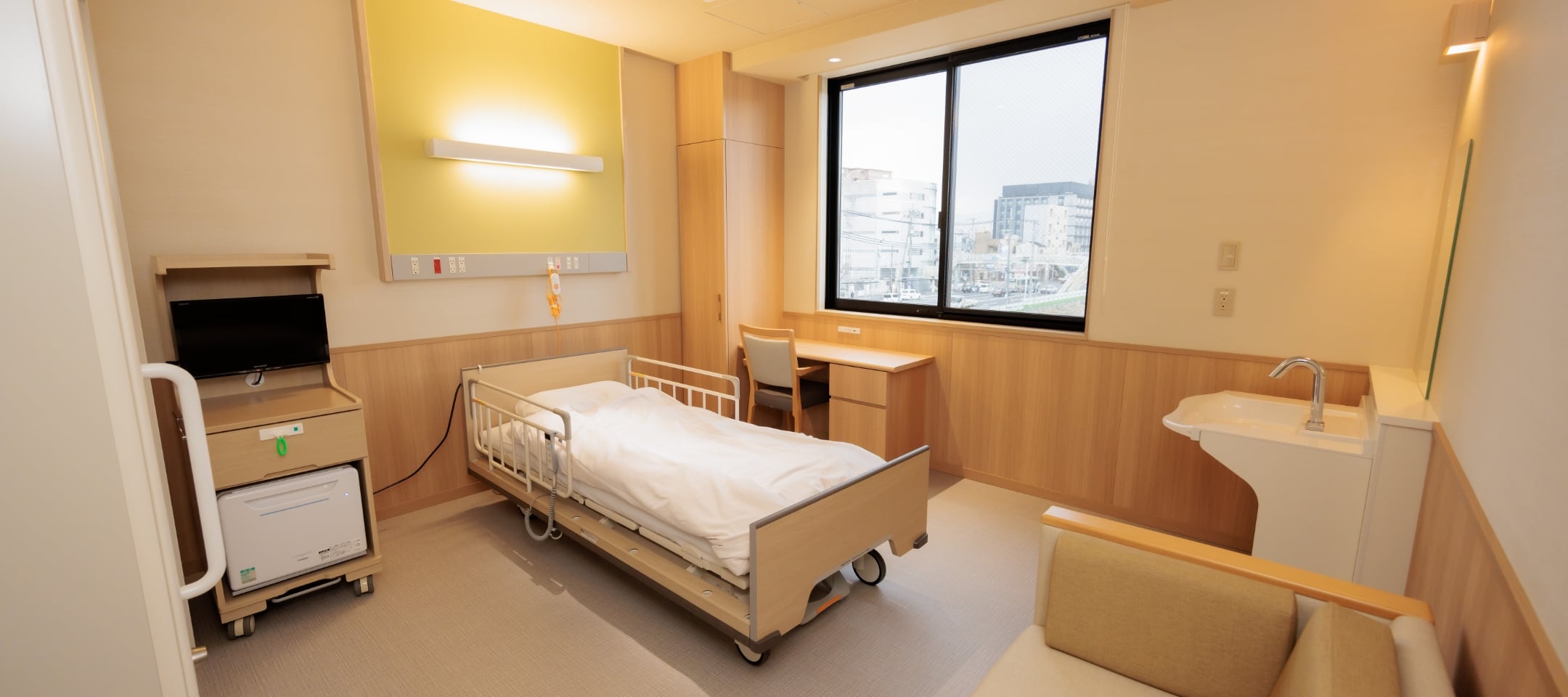 全室個室完備。約半数が差額ベッド代無しで利用可能。