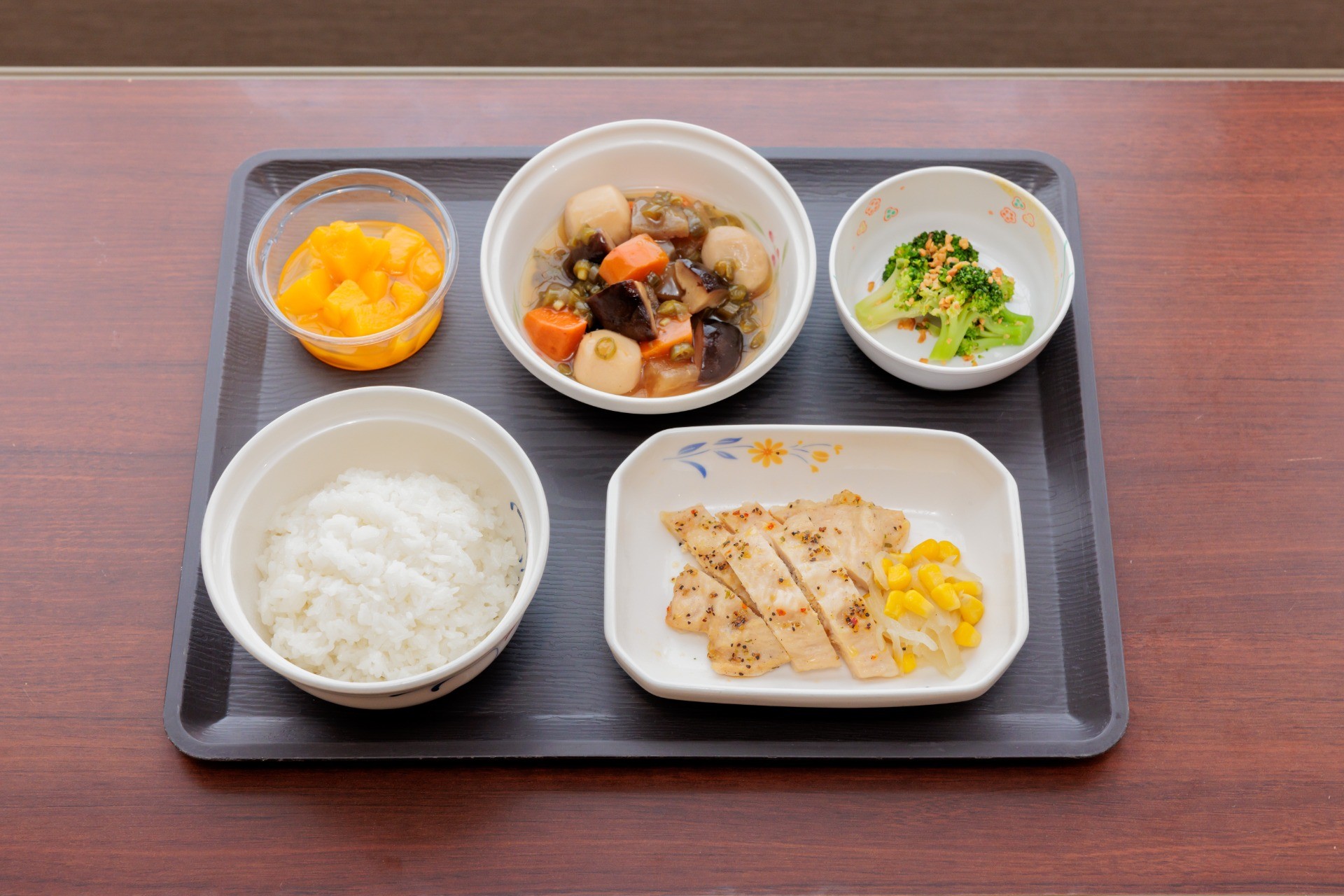 栄養科長コラム『骨粗しょう症予防の食事について』